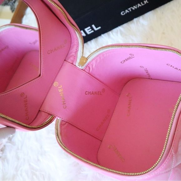 SOLD Chanel Vintage 1995 Barbie Collection Barbie Pink Vanity Case Heart bag - Picture 10 of 11